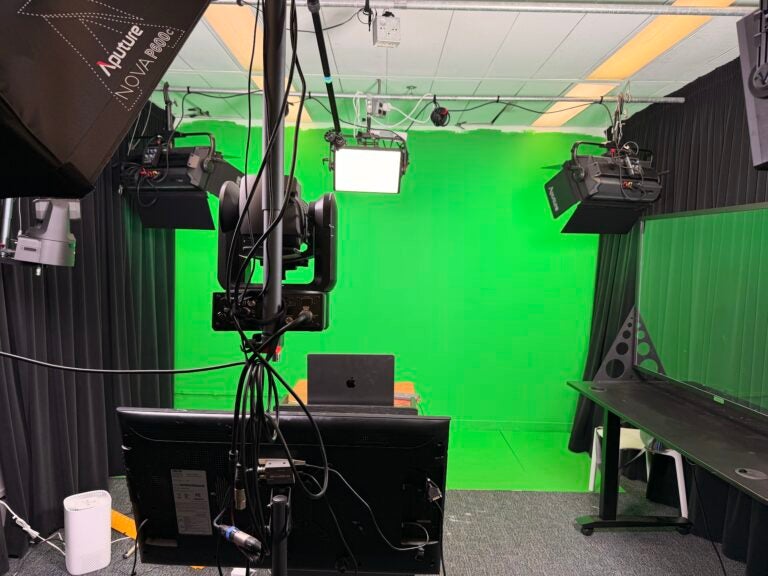 Greenscreen setup and lightening equipment in Slitcher Studio.